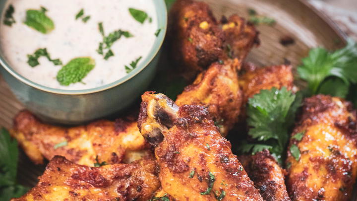 Plate of tandoori chicken wings
