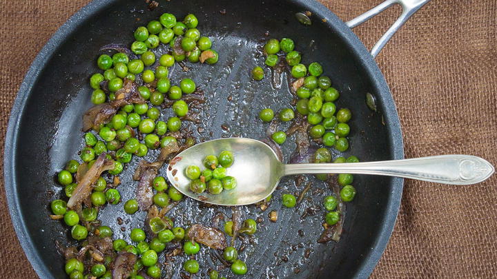 Simple Pea Saute (Vatana nu Shaak). Recipe by Indiaphile.info