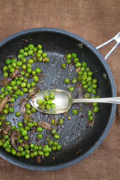 Simple Pea Saute (Vatana nu Shaak). Recipe by Indiaphile.info