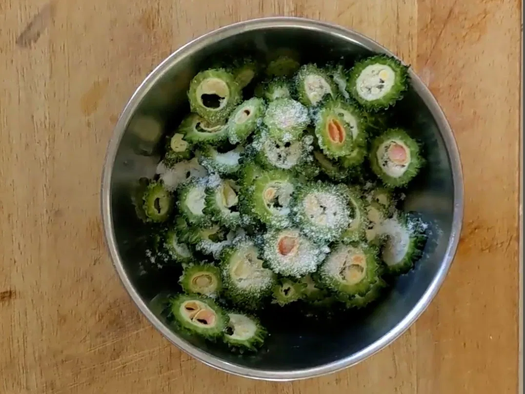 Karela nu shaak (Bitter Melon Curry)