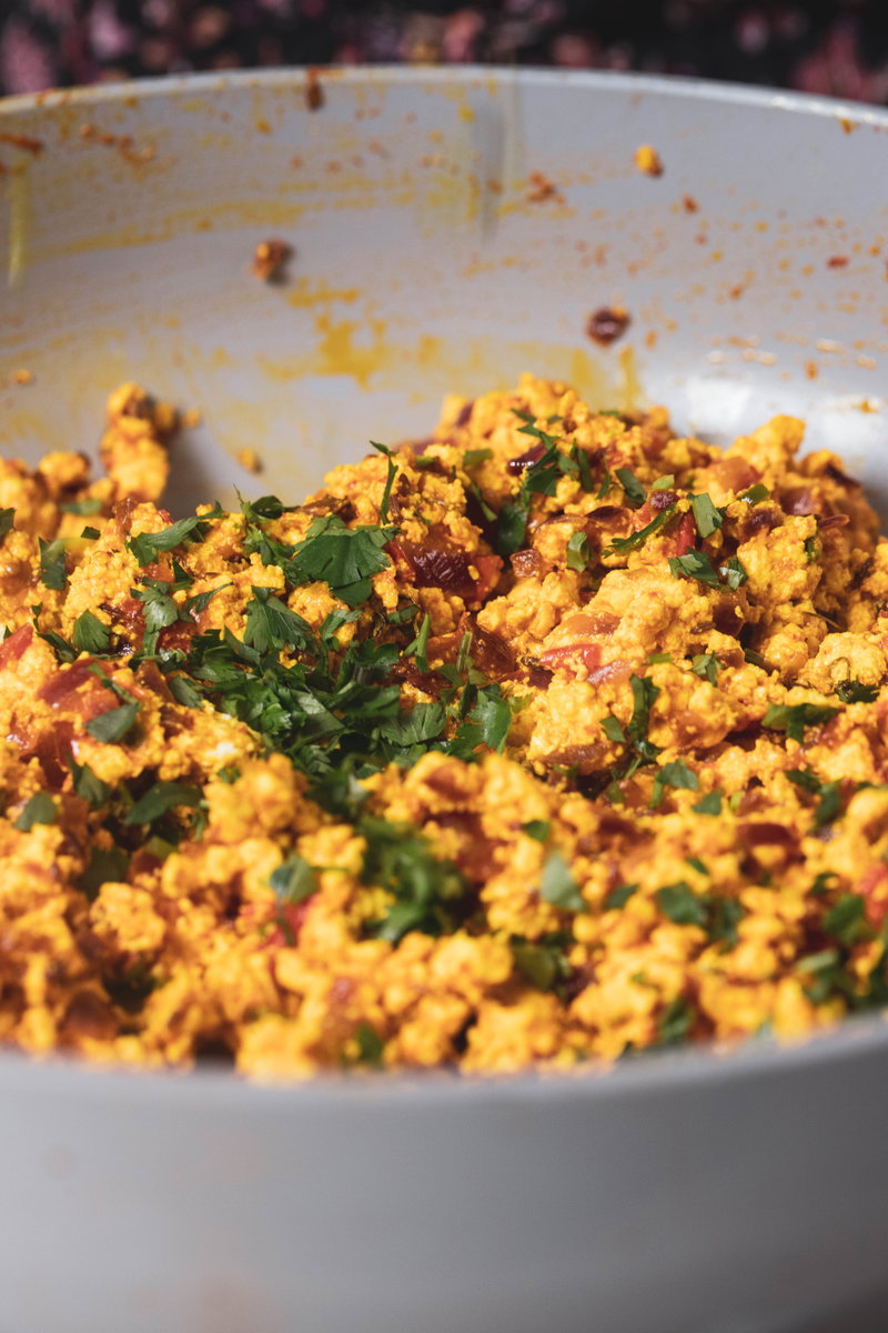 Top with cilantro and serve.