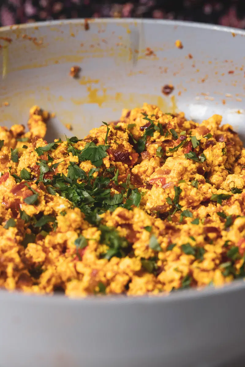 Top with cilantro and serve.