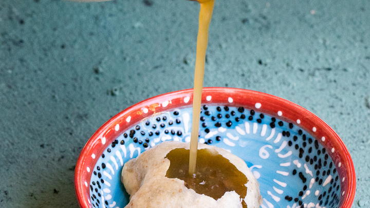 Pouring pani into pani puri