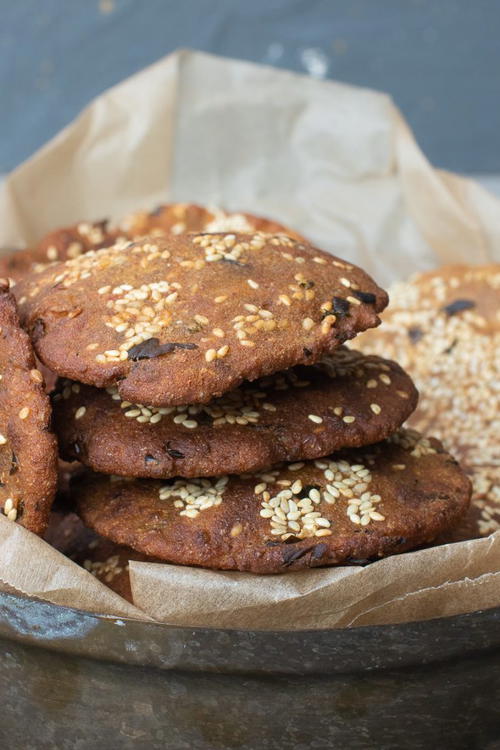 Dhebra, A Traditional Gujarati Bread (Bajra na Debhra)