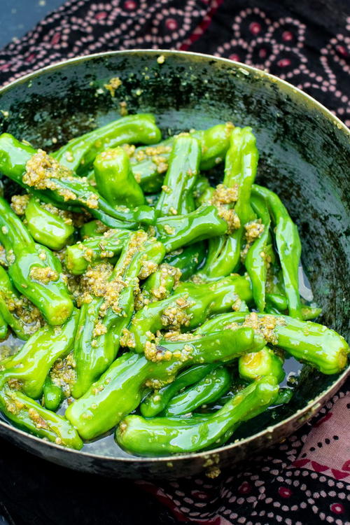 Gujarati Green Chili Pickle (Marcha nu Athanu)