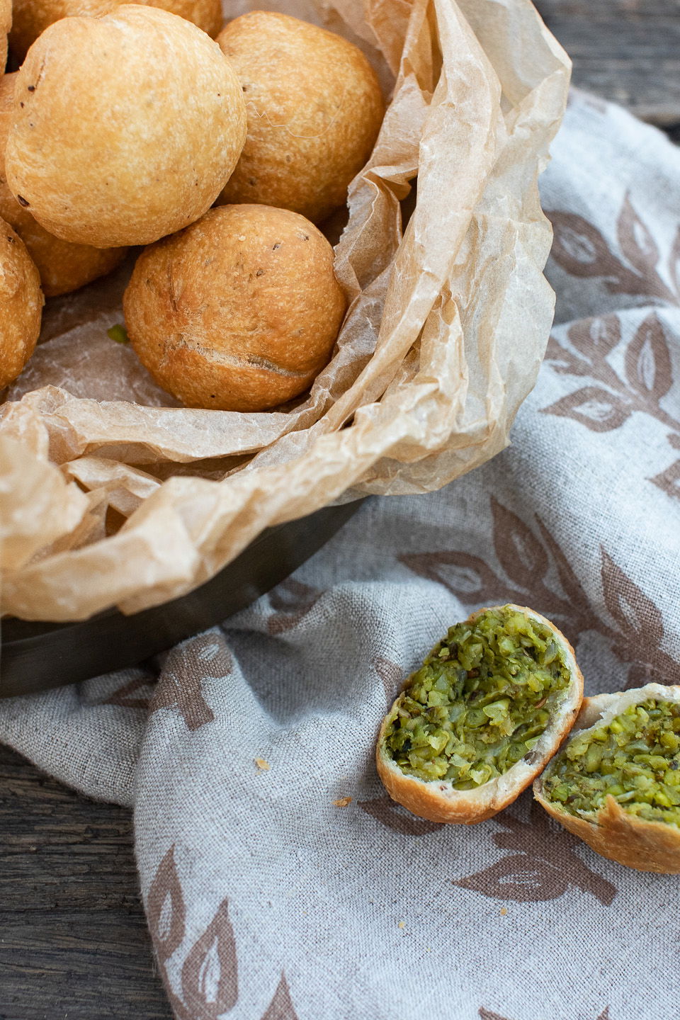 Tuvar Lilva Kachori