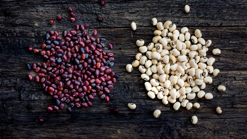 Adzuki bean and black-eyed peas, both cowpeas, or Chawli