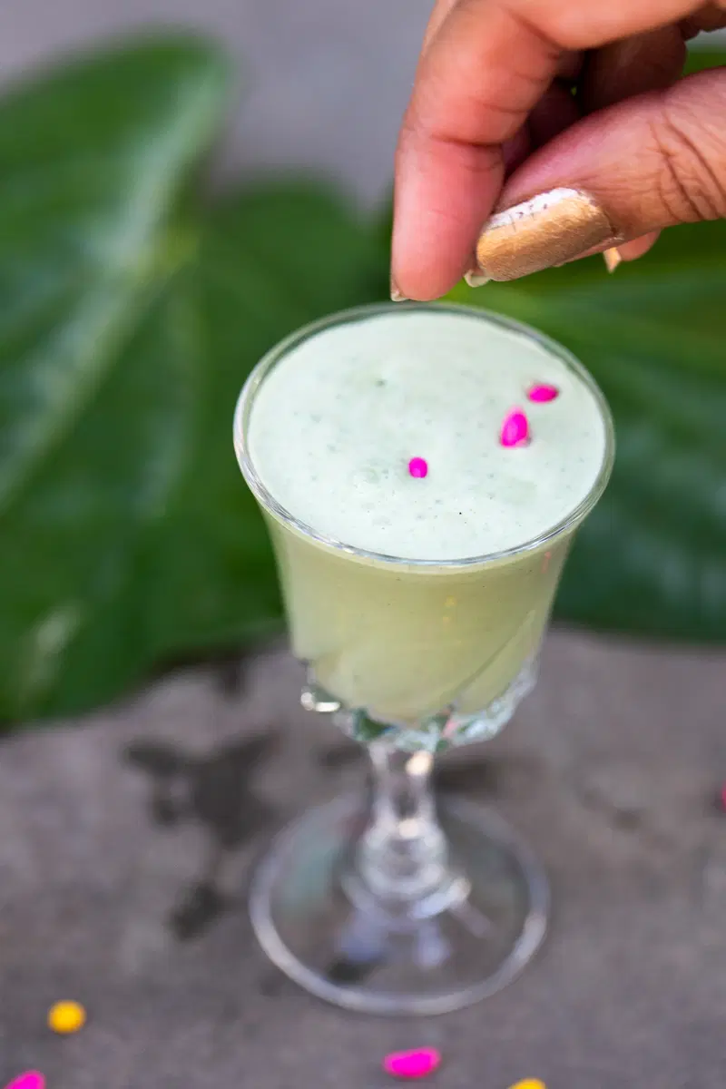 Adding fennel candy to paan shots