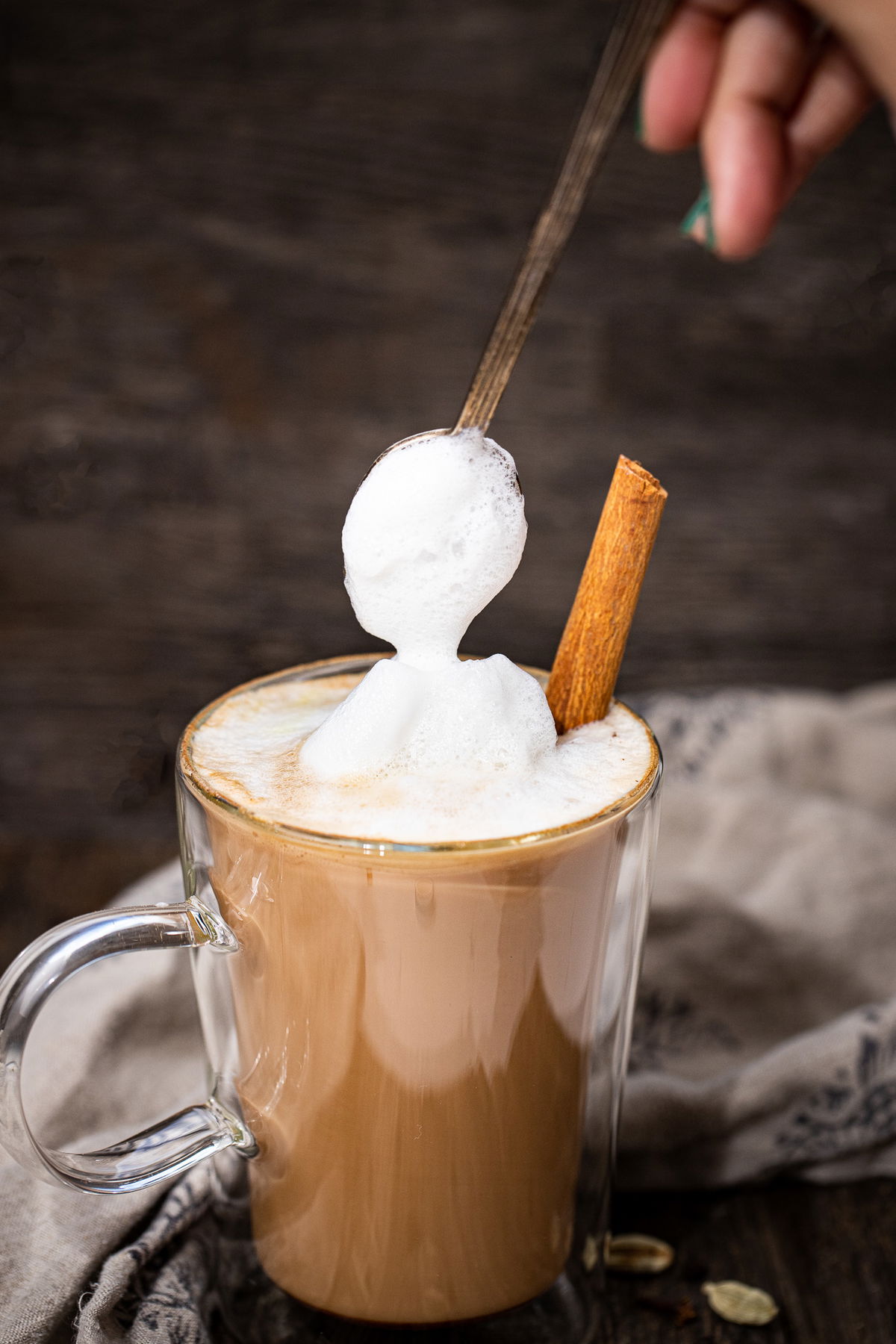Placing the milk foam on top