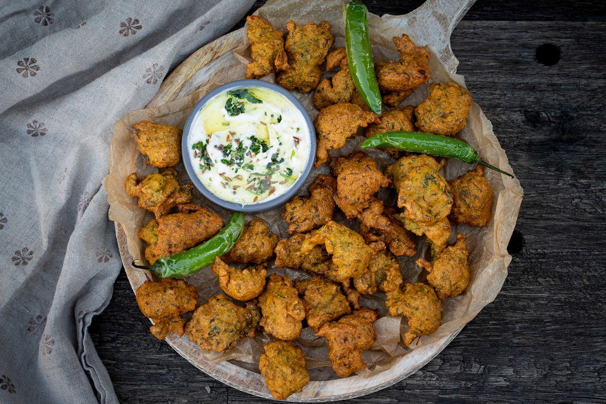 Platter of methi na gota