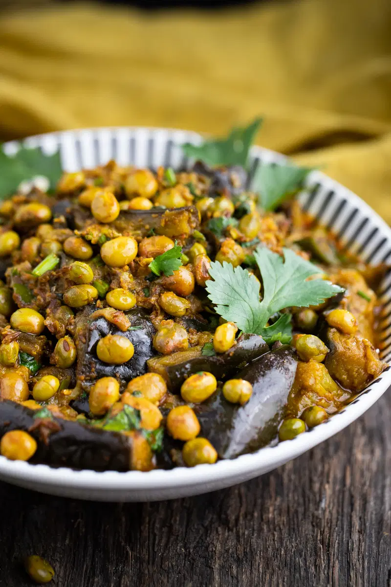 Ringan Tuvar nu Shaak | Eggplant and Pigeon Pea Shaak