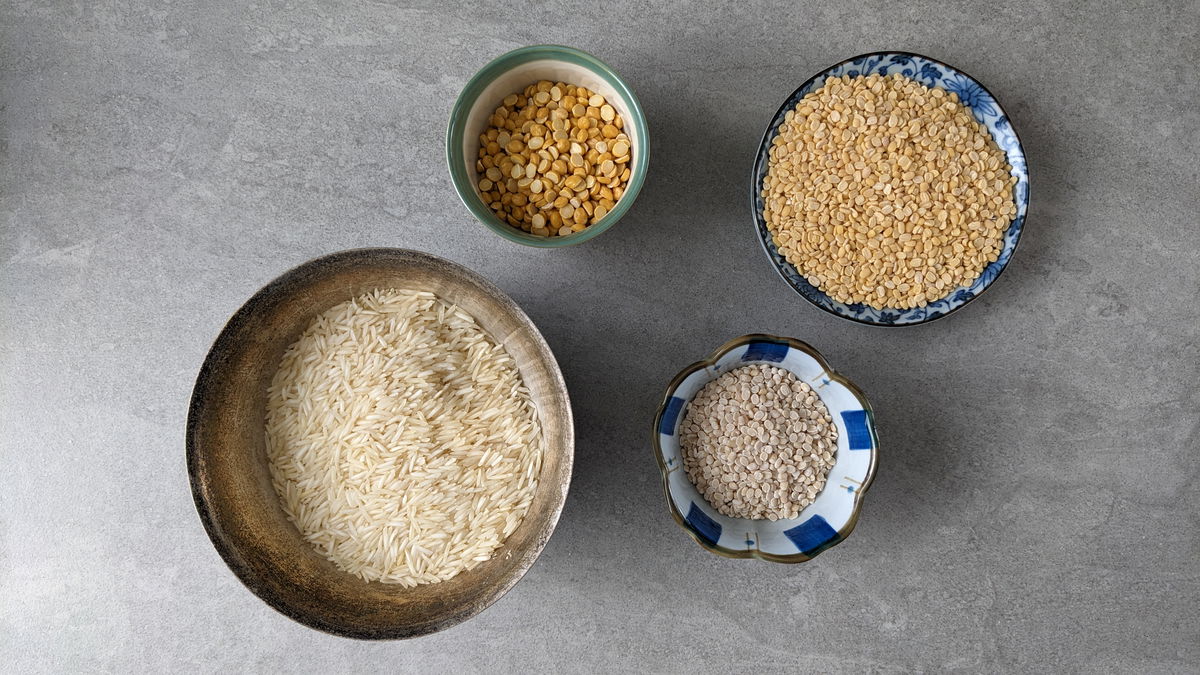 Ingredients of handvo flour