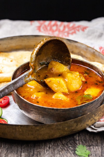 Serving batata nu shaak