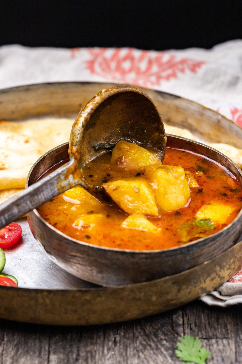 Serving batata nu shaak