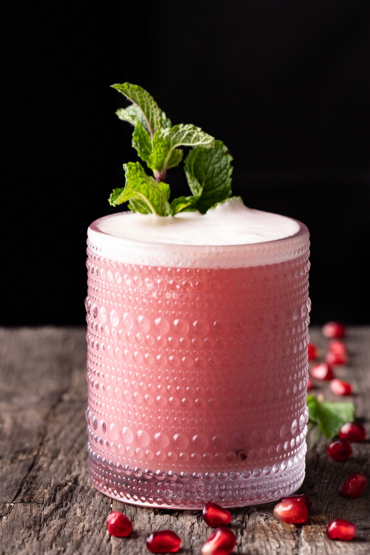 Pomegranate gin fizz