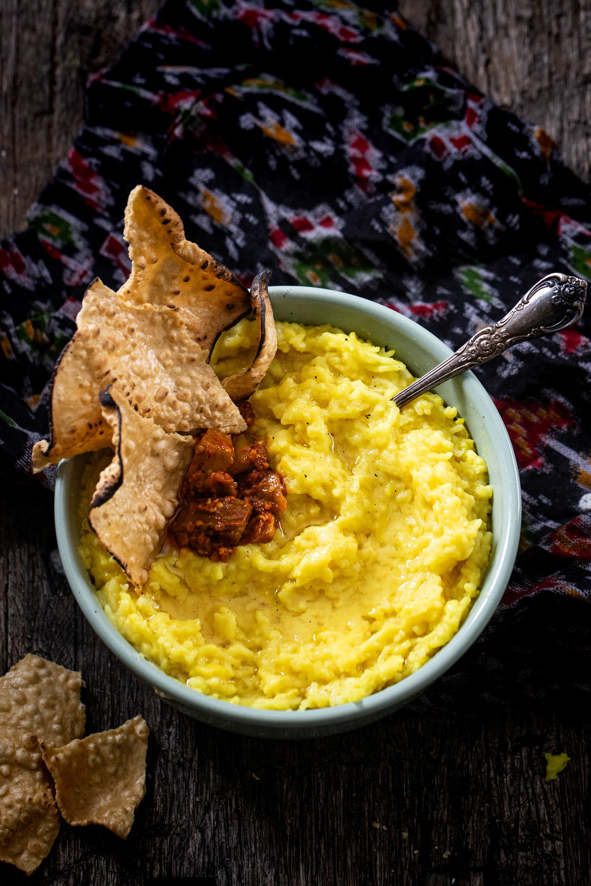 Sadi khichdi with papadi