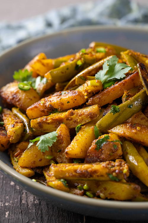 Parval Batata nu Shaak | Pointed Gourd and Potato Curry