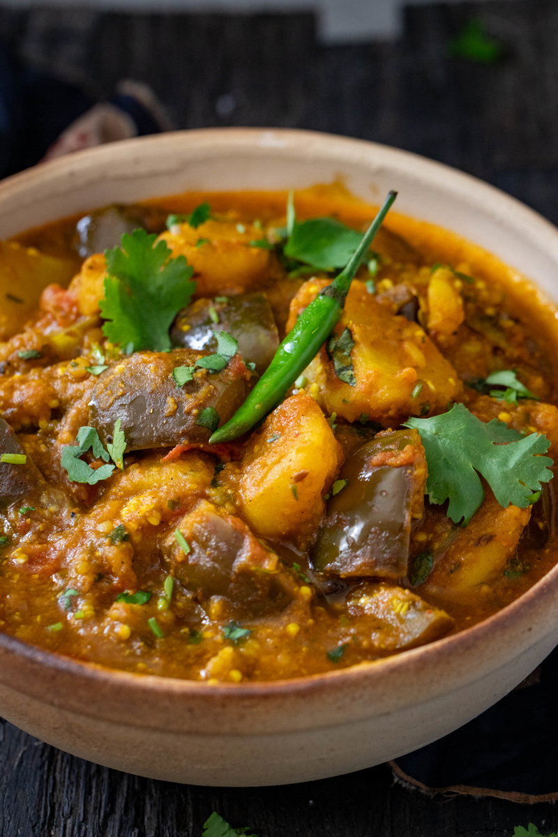 Ringan Batata nu Shaak | Eggplant and Potato Sabzi
