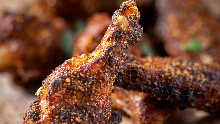 Spicy dry rubbed chicken wings