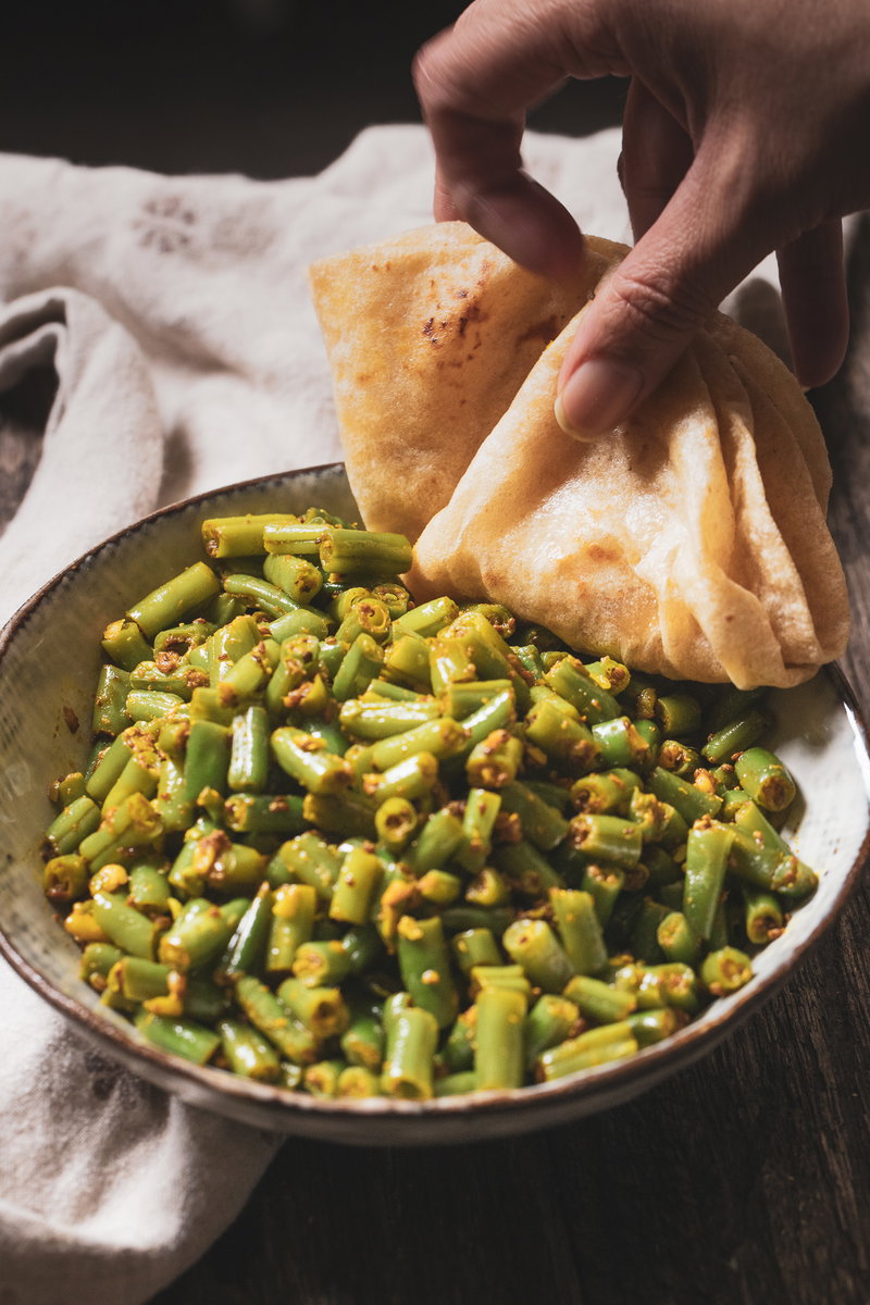 Taking fansi nu shaak with roti