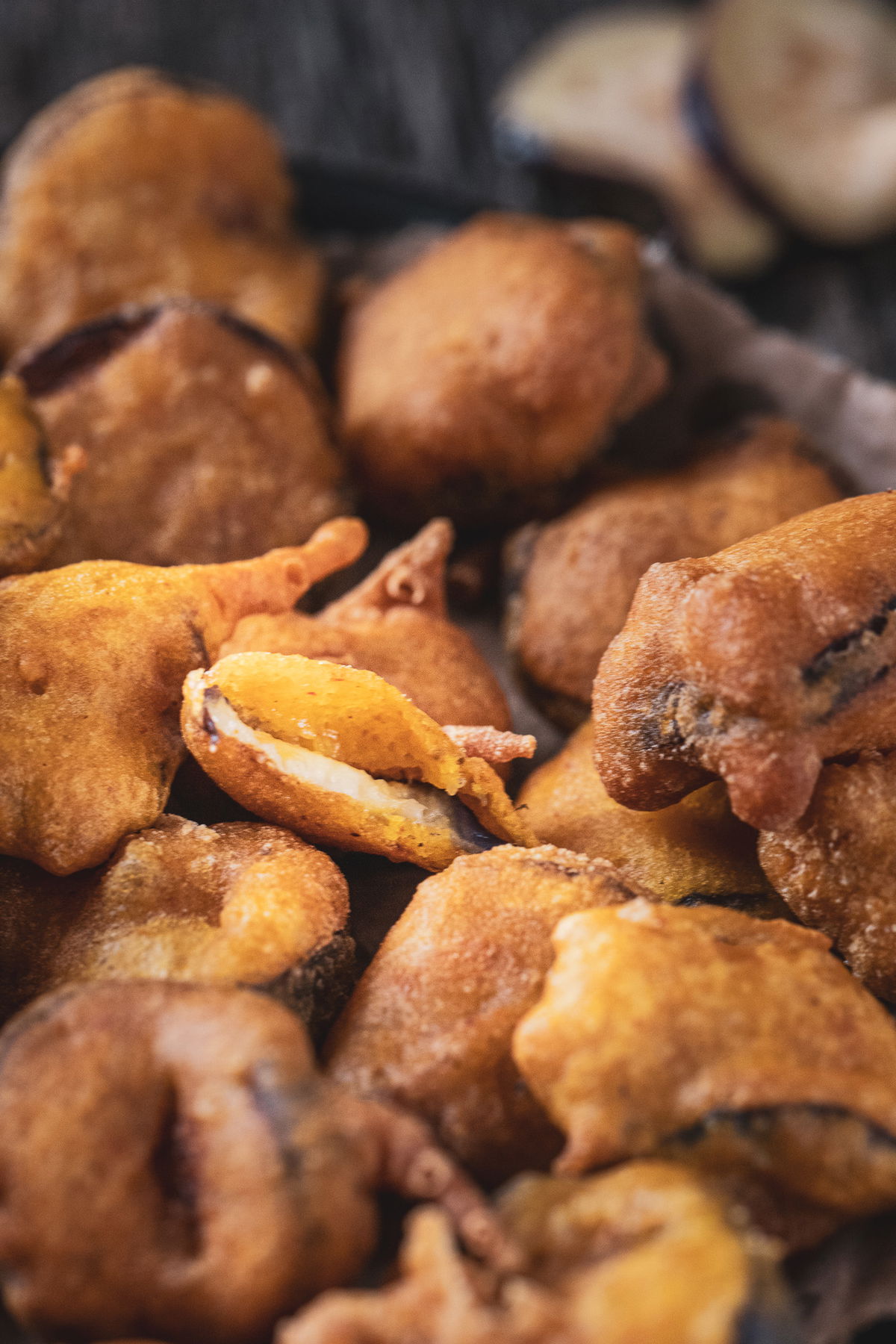 A pile of ringan na bhujiya.