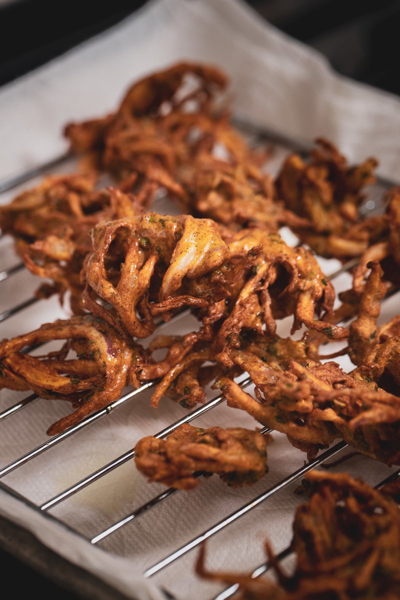 Kanda bhaji on a cooling rack.